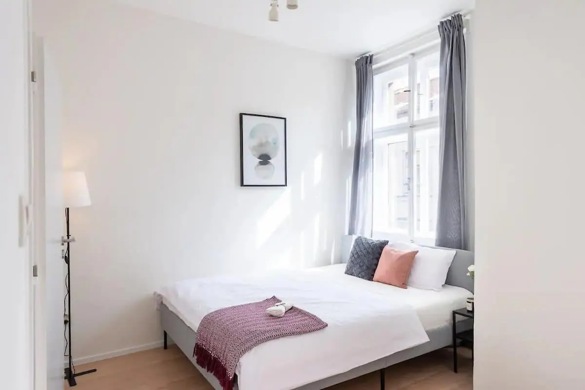 اتصالات Vibrant Old Town Studio 